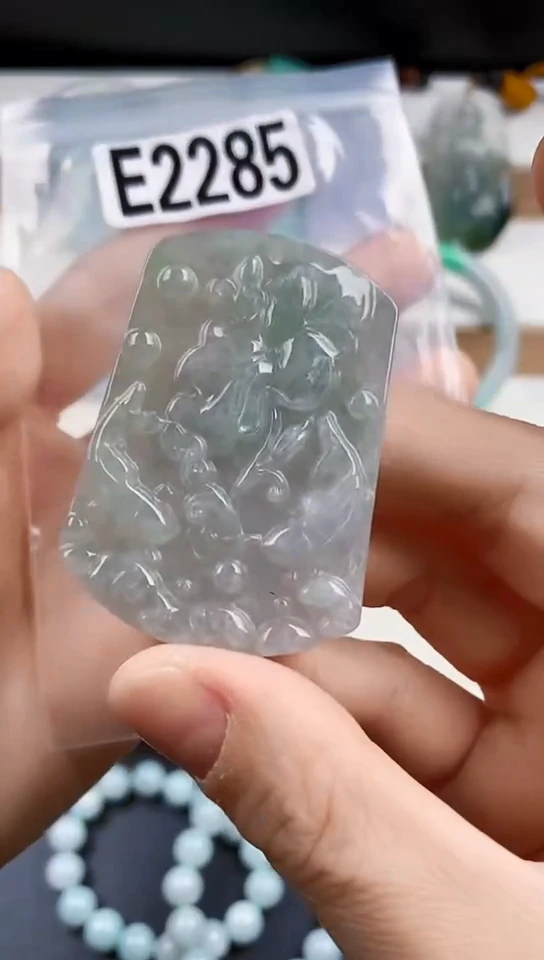 颈饰未镶嵌翡翠天然翡翠吊坠挂件