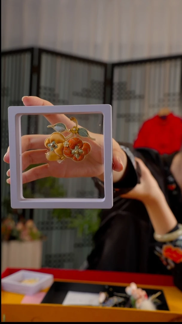 刺绣L**a非遗苏绣绒花手工饰品