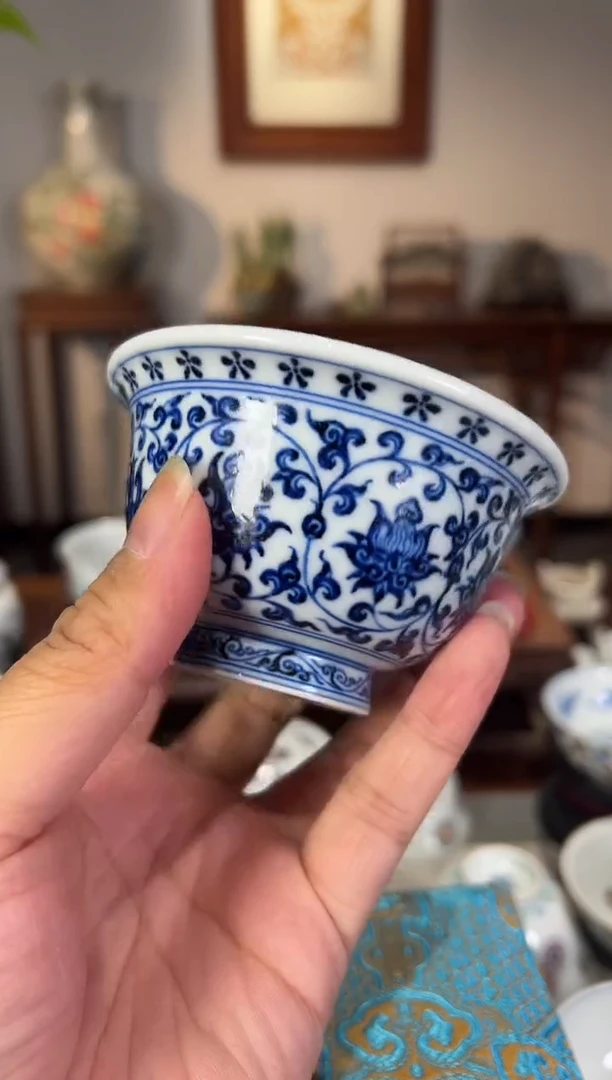 景德镇手工手绘青花缠枝莲压手杯