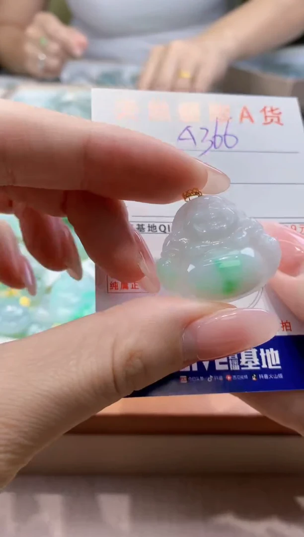 颈饰18K金镶嵌翡翠天然缅甸a货翡翠