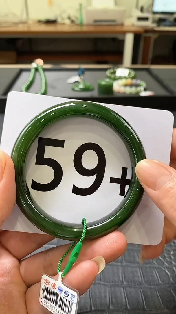 【闪购商品】和田玉碧玉手镯59.8未镶嵌一个