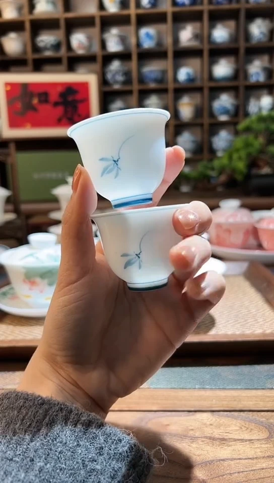 【闪购商品】2个手绘玉兰花杯子