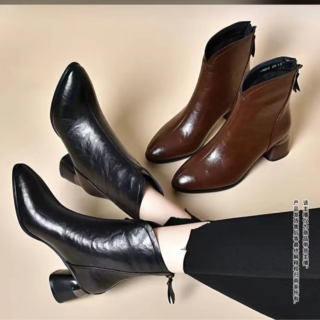 尖头粗跟轻职风通勤短靴中年靴子时装靴高跟时尚