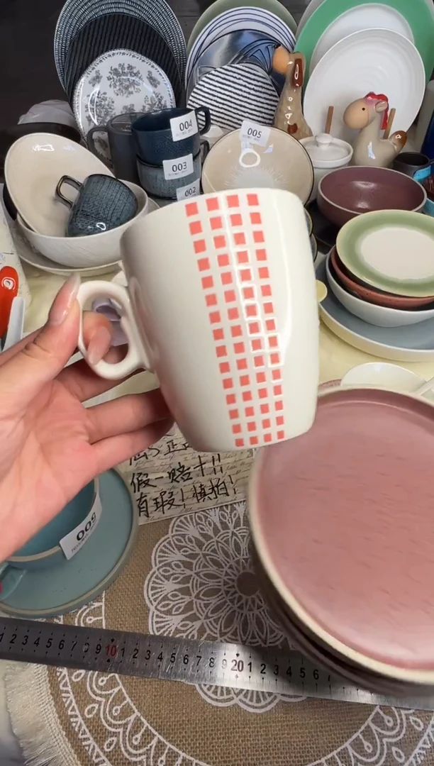 新骨瓷023瑕疵 哑光红 白格 马克杯