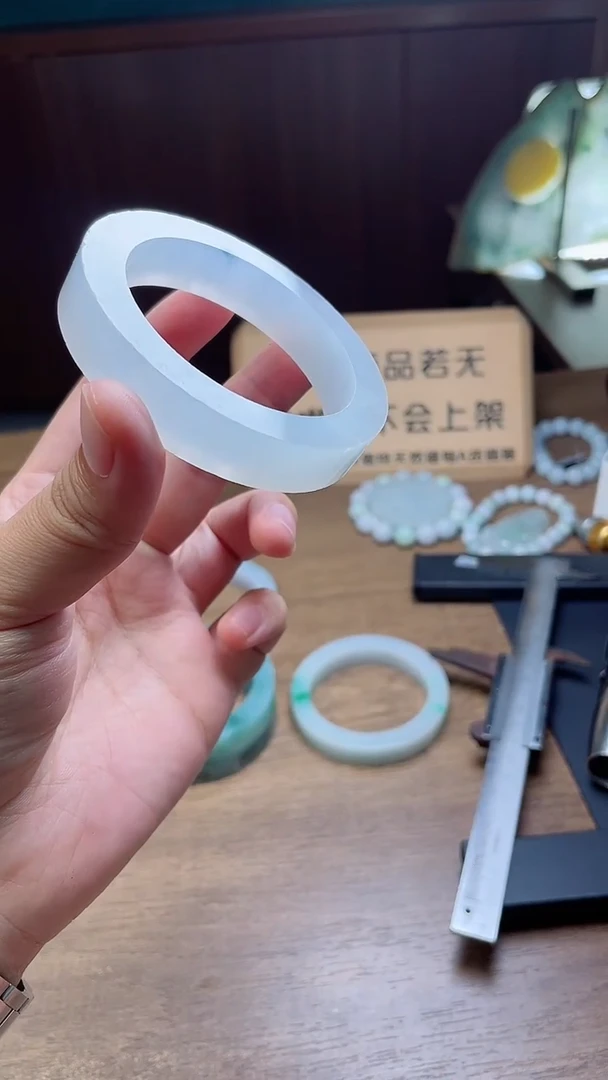 定制翡翠手镯未镶嵌定制
