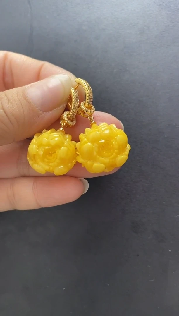 裸石琥珀未镶嵌耳坠
