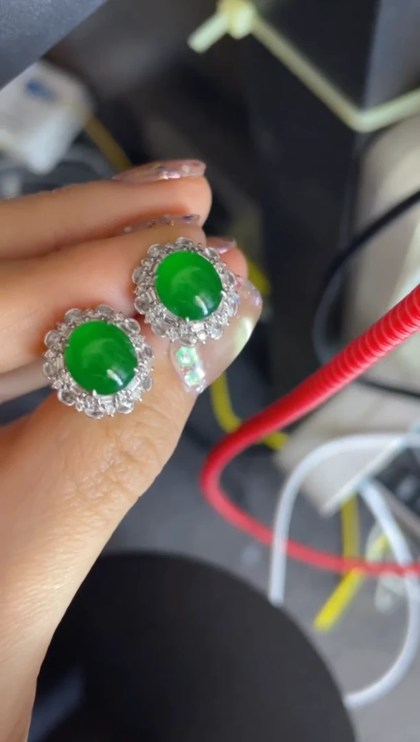 颈饰18K金镶嵌翡翠团购1