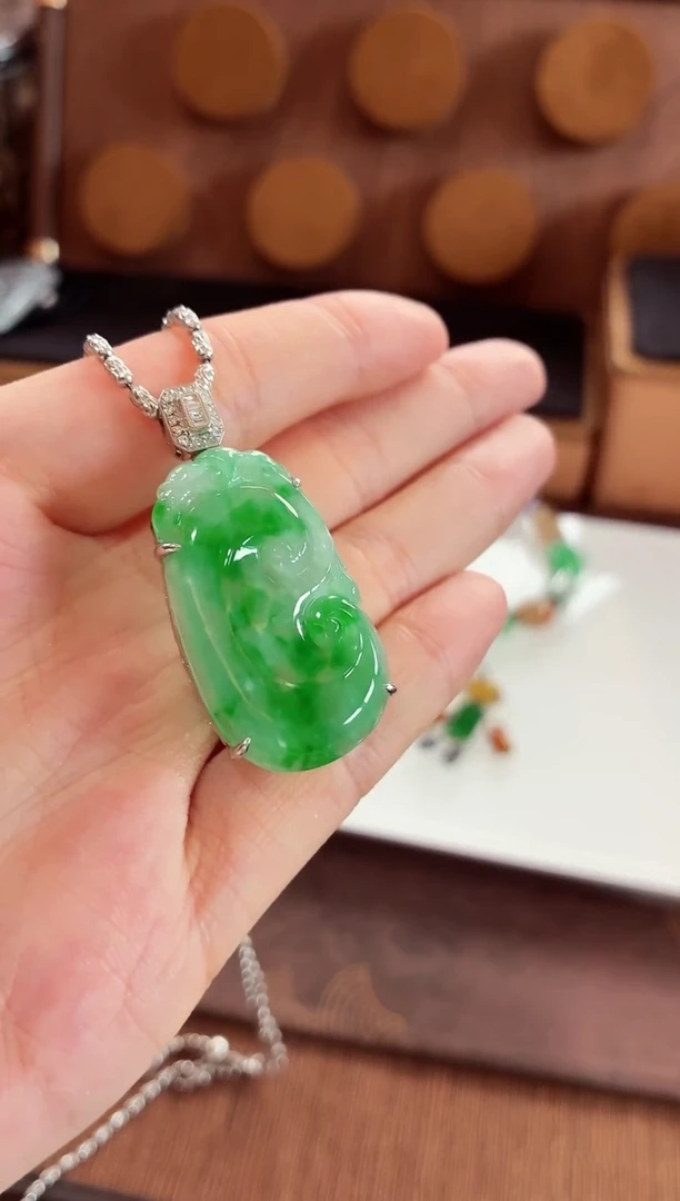 吊坠(不含链)18K金镶嵌翡翠吊坠