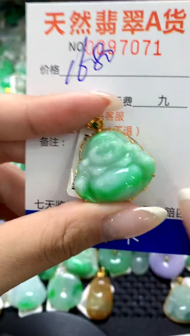 翡翠18K金镶嵌颈饰1111111111111111