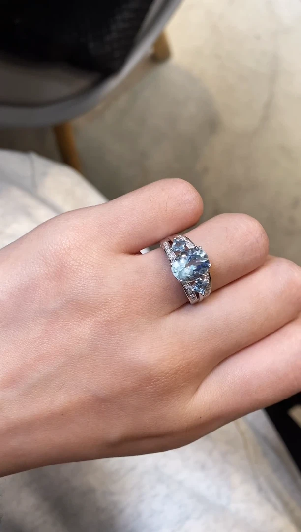 【闪购商品】海蓝宝石戒圈18K金镶嵌 16颗天然钻石 氛围感设计