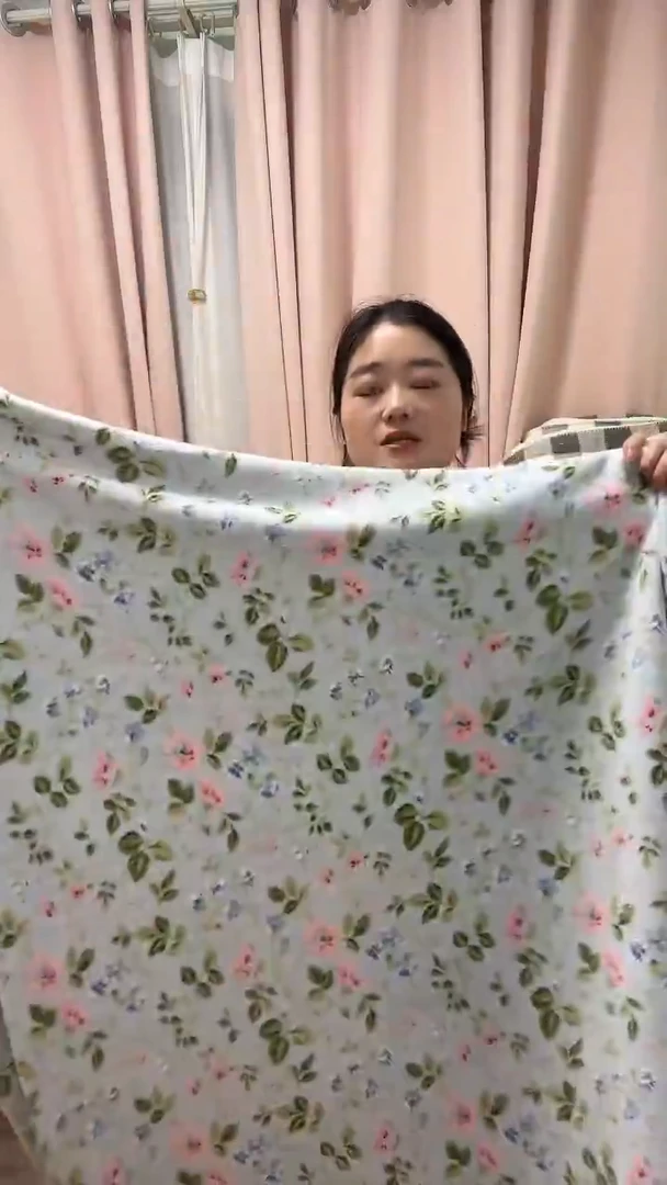 聚酯纤维2-2.3蓝色小碎花-反面条纹-牛奶绒