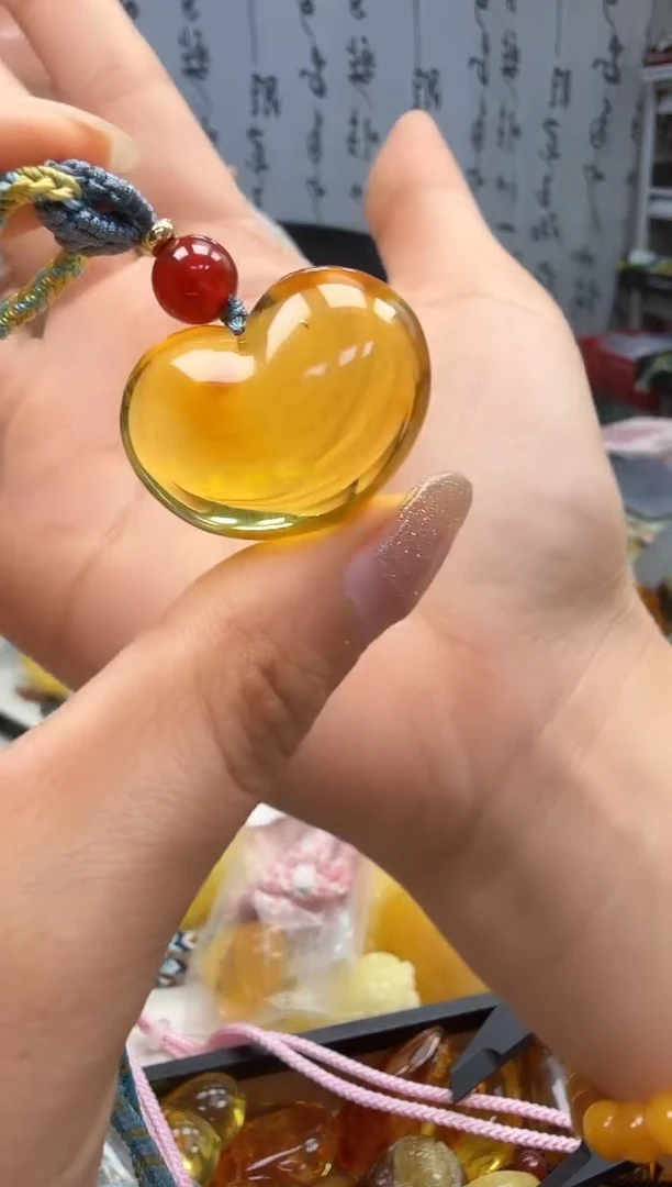 裸石琥珀未镶嵌如图