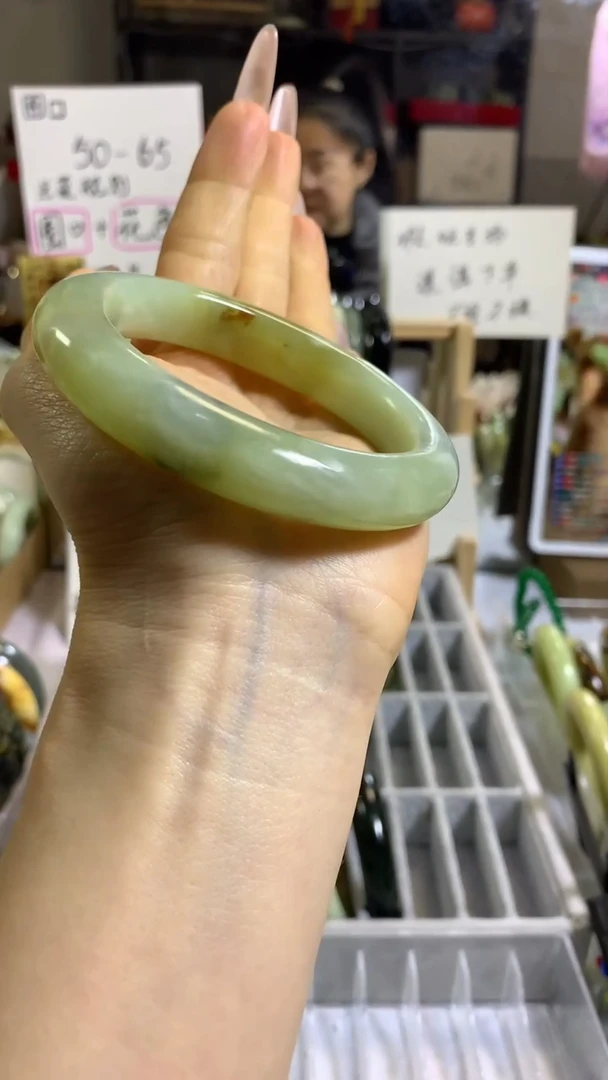 未镶嵌岫玉手镯43 60+ 包容