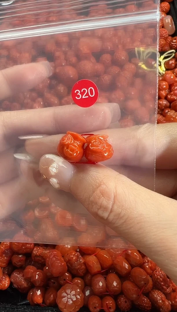 颈饰未镶嵌南红玛瑙1