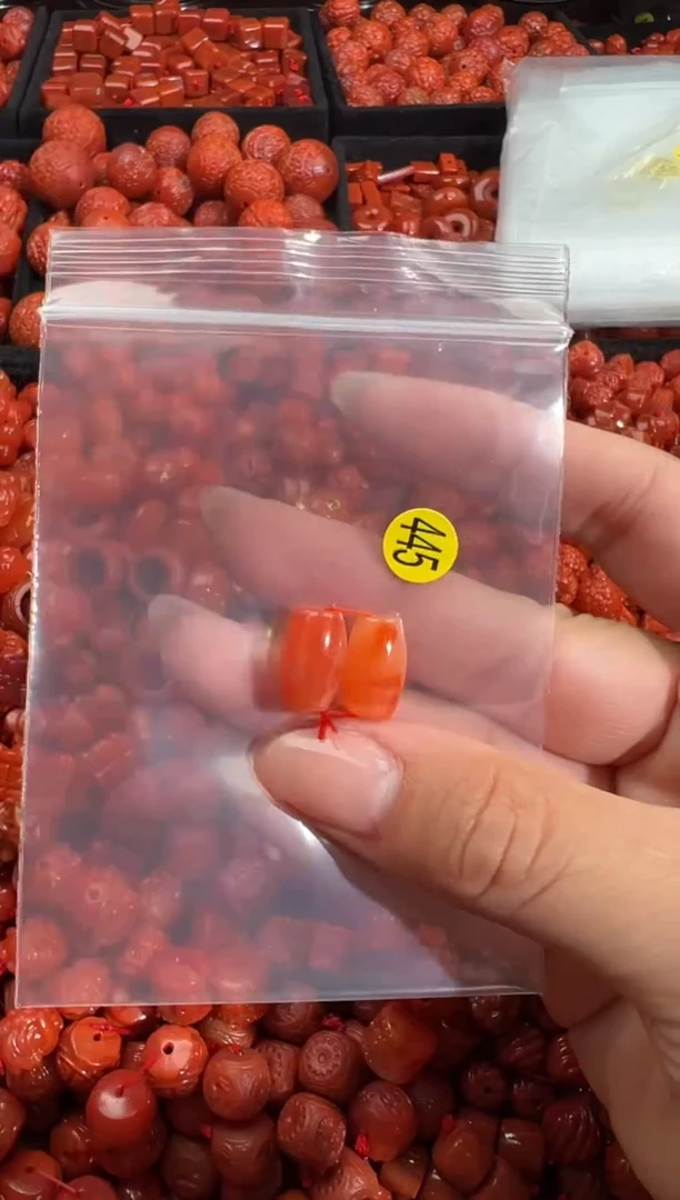 南红玛瑙未镶嵌颈饰1