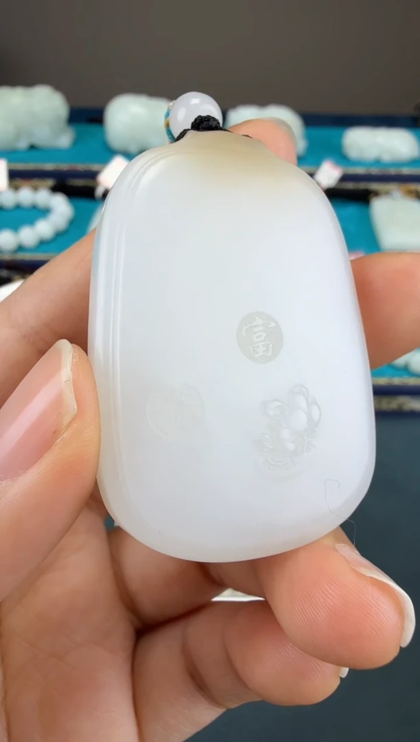 颈饰未镶嵌和田玉1