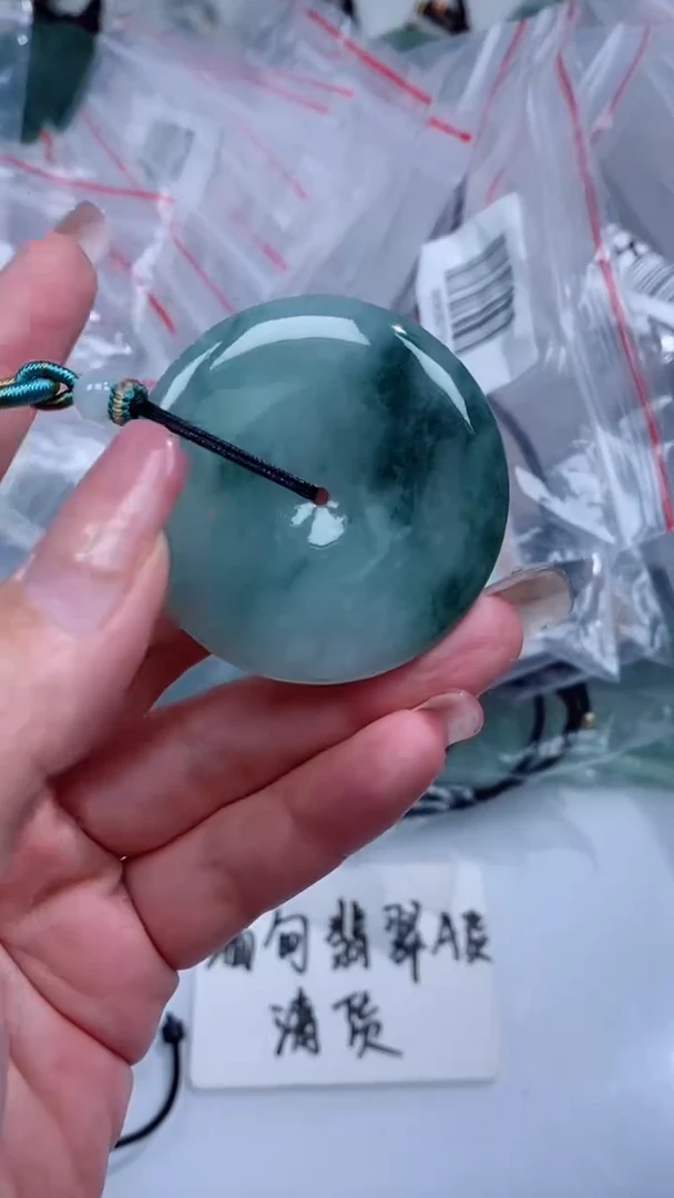 颈饰未镶嵌翡翠吊坠