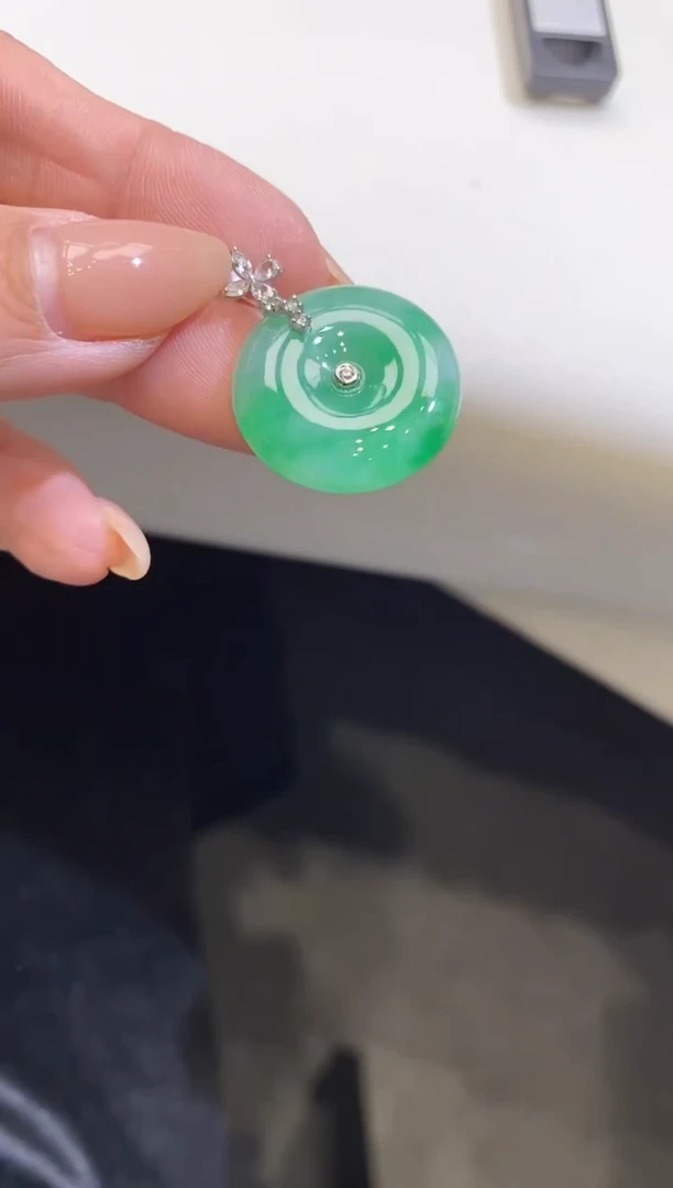 吊坠(不含链)18K金镶嵌翡翠平安扣