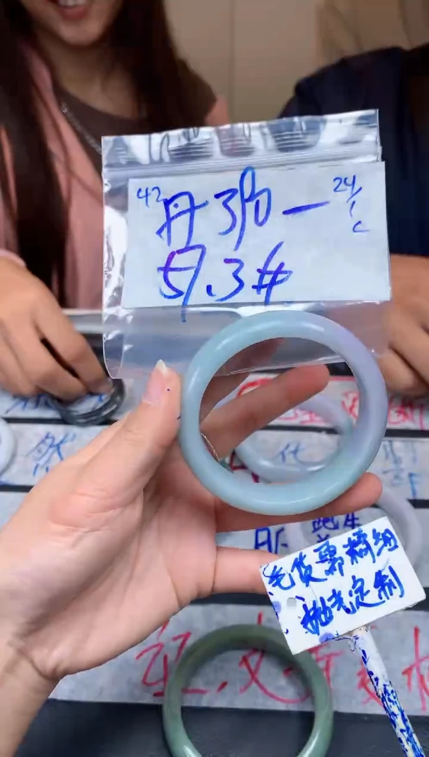 【闪购商品】定制翡翠未镶嵌42毛货需精细抛光手镯多样性拍一发一