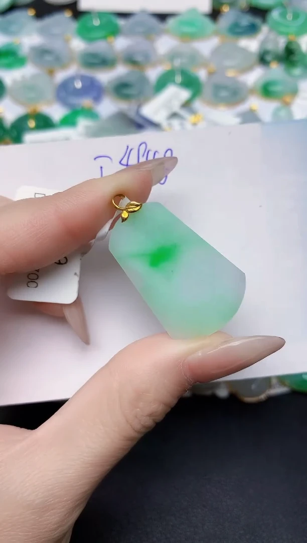 颈饰18K金镶嵌翡翠 天然缅甸A货翡翠百元以上9元证书费自理