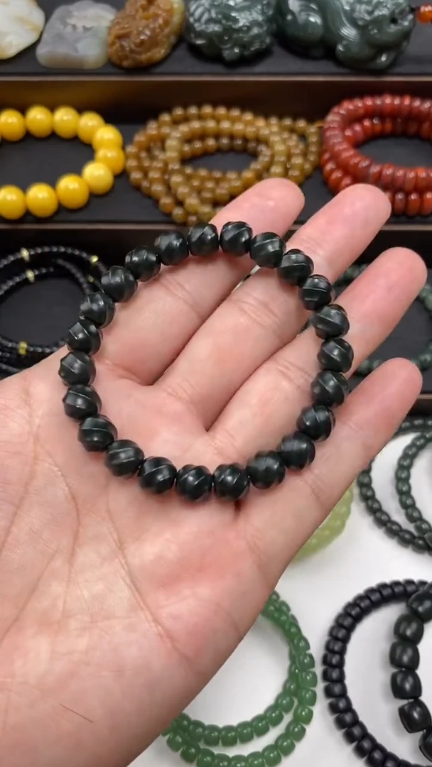 和田玉未镶嵌颈饰黑青喜旋手串