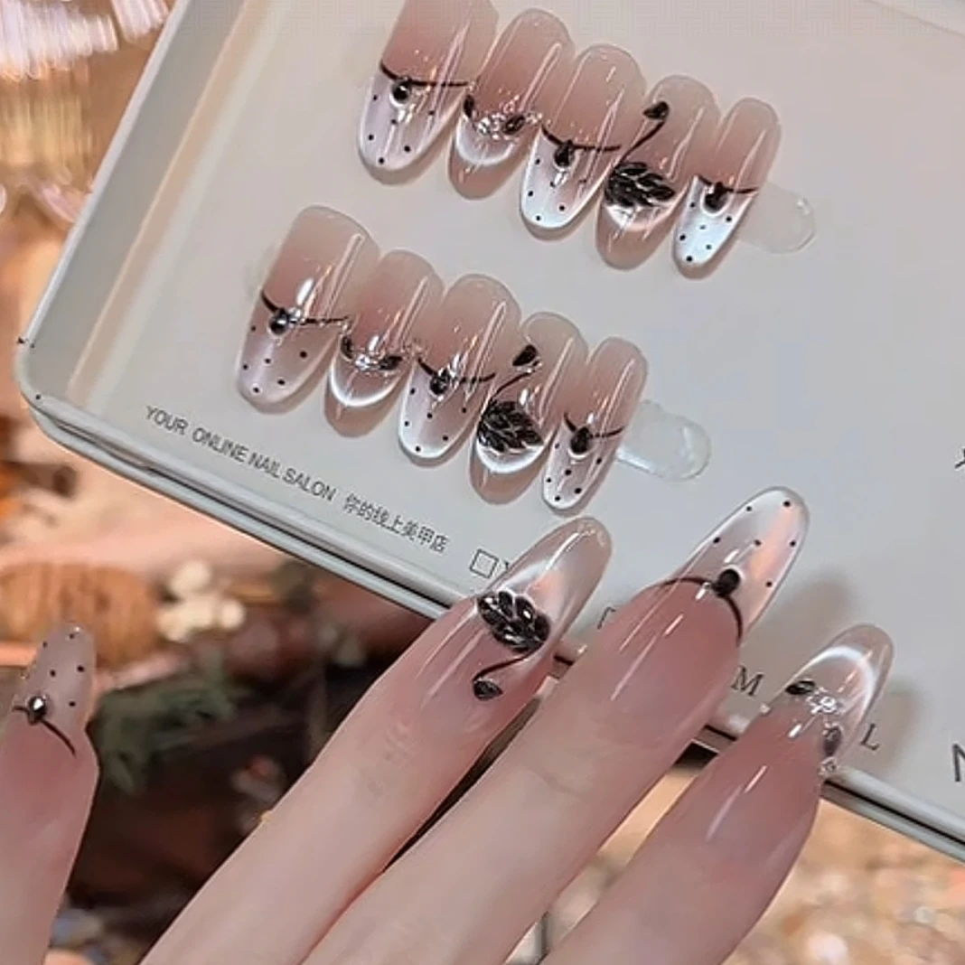 黑天鹅裸色冰透猫眼美甲穿戴甲片2025新款高级感秋冬显白美甲贴片