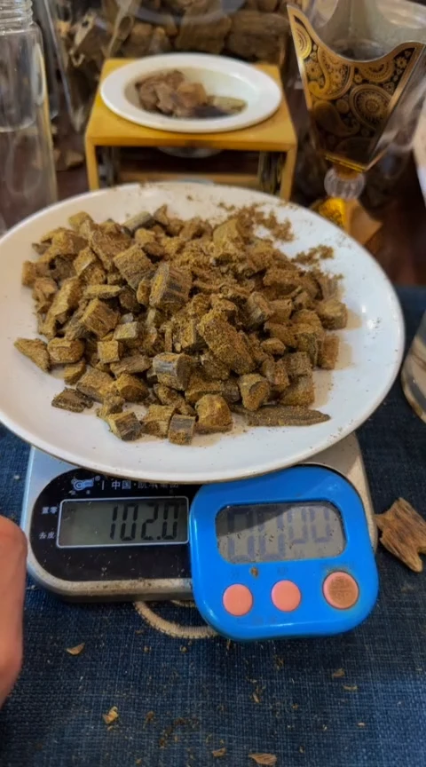 【闪购商品】沉香摆件绿奇锯口碎料102克