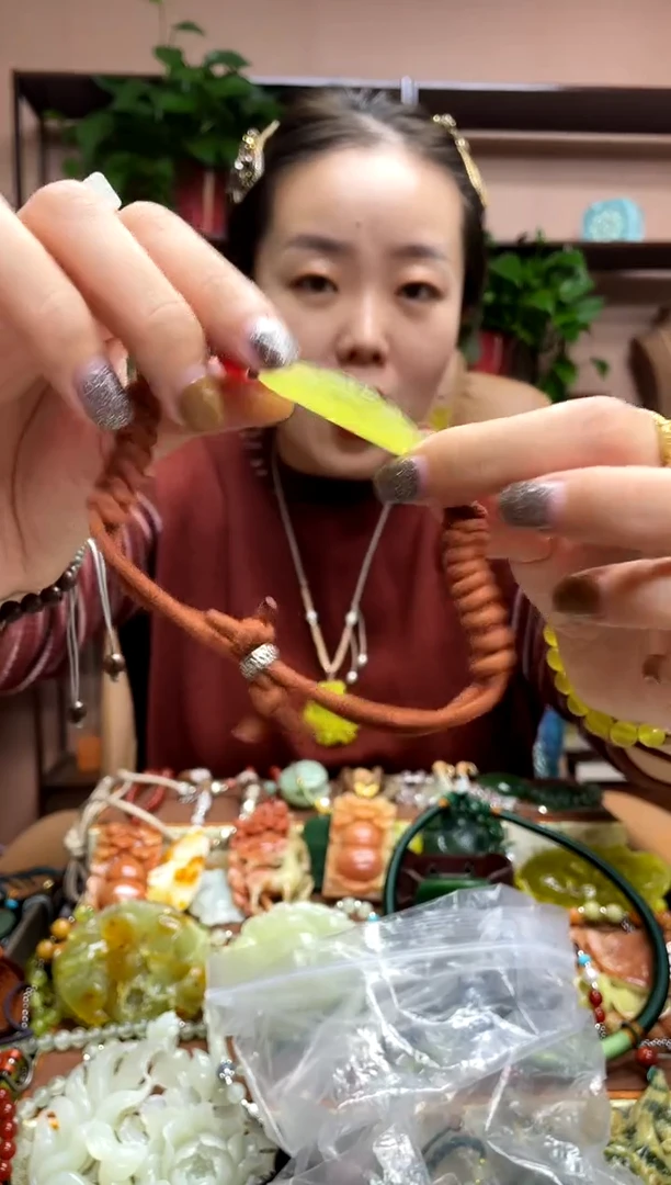 未镶嵌岫玉吊坠`