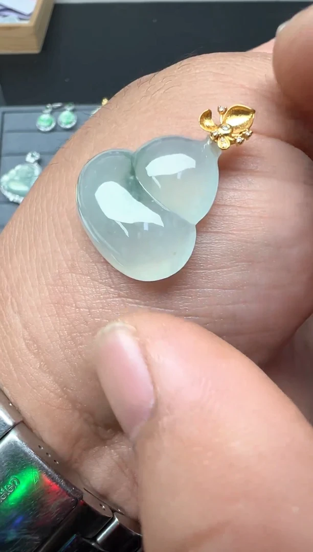 颈饰18K金镶嵌翡翠天然A货缅甸翡翠大豆子吊坠49号链接