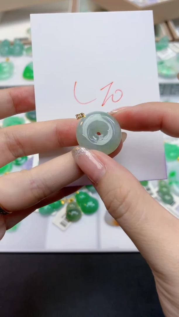 翡翠18K金镶嵌颈饰天然缅甸A货翡翠