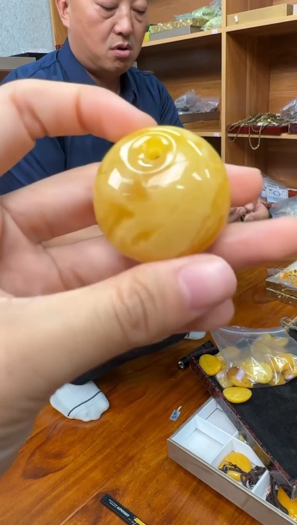 未镶嵌琥珀裸石挂件