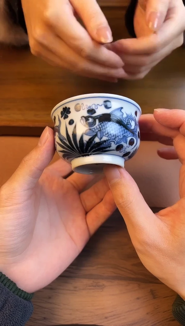 问青坊纯手工手绘青花仿元鱼藻柴窑炉式杯