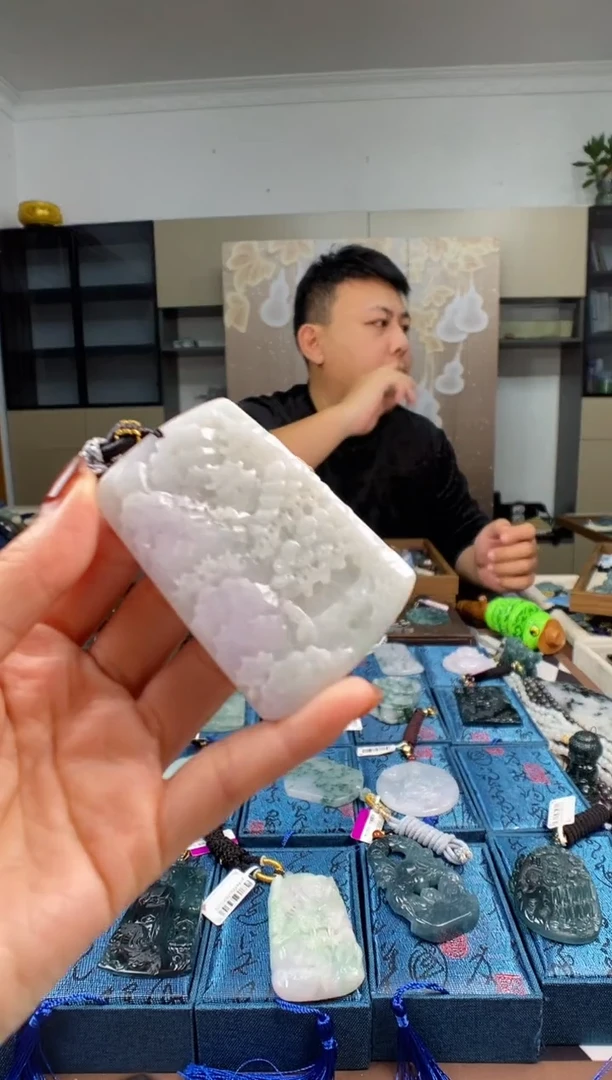 颈饰未镶嵌翡翠 多样性发其一