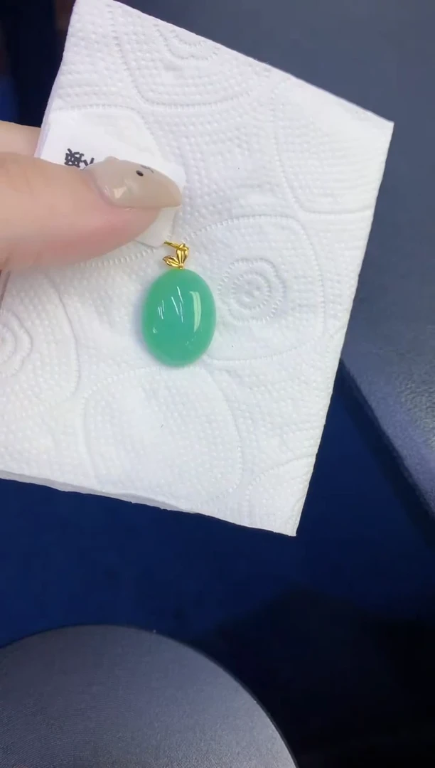 颈饰18K金镶嵌翡翠缅甸天然翡翠A货