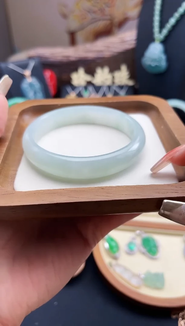 【闪购商品】翡翠手镯未镶嵌手镯