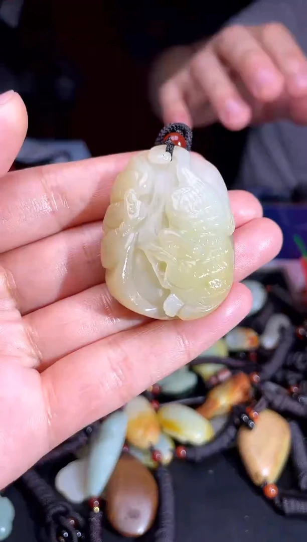 和田玉未镶嵌颈饰1