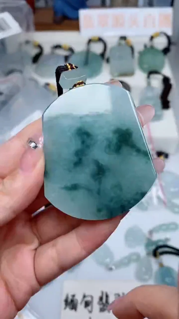 颈饰未镶嵌翡翠吊坠