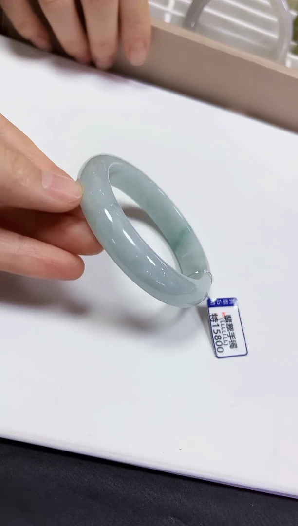 【闪购商品】翡翠颈饰未镶嵌56手镯