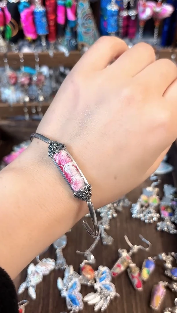 彩云南阁非遗老绣饰品645*