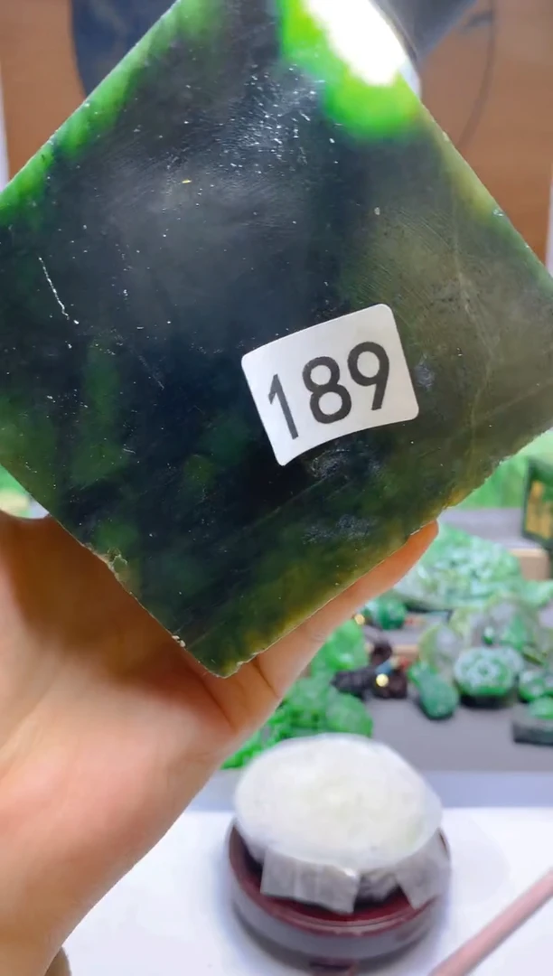 和田玉（碧玉）未镶嵌珠宝半成品189