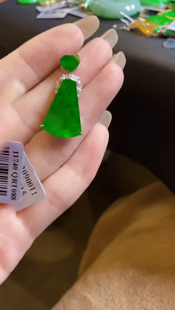 【闪购商品】翡翠颈饰18K金镶嵌无事牌