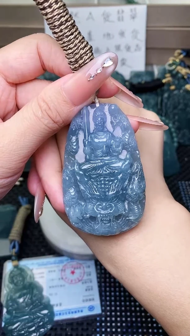 颈饰未镶嵌翡翠