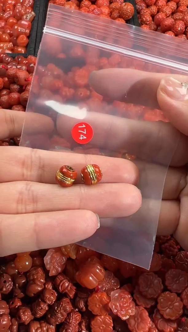 【闪购商品】南红玛瑙未镶嵌颈饰1