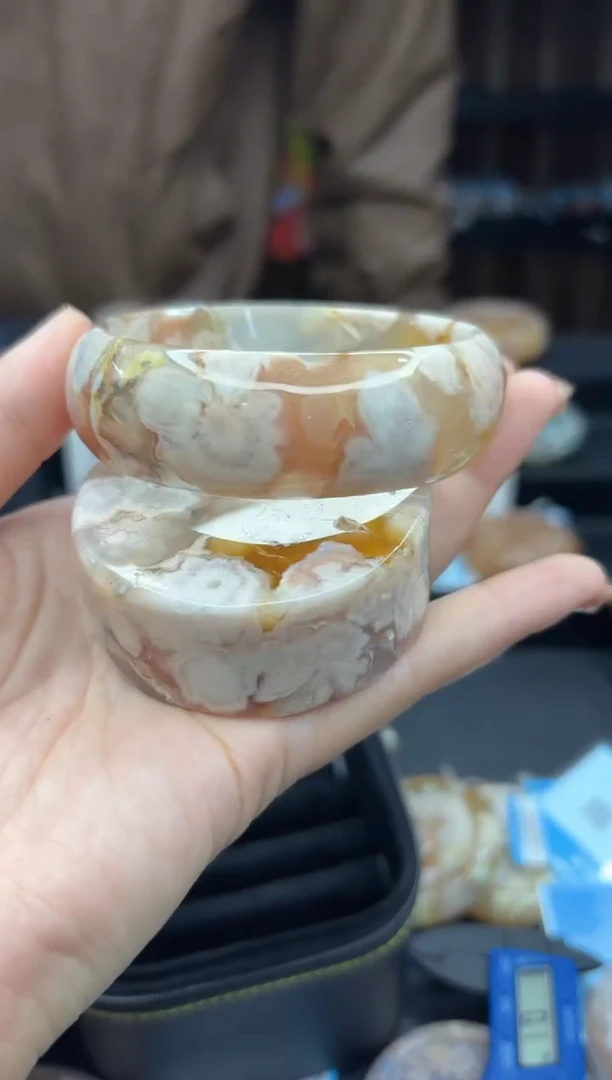 【闪购商品】石英质玉手镯未镶嵌527（61圈赠送镯心）