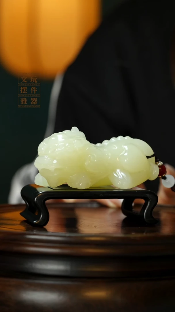 玉《吞金霸王貔貅》手把件摆件