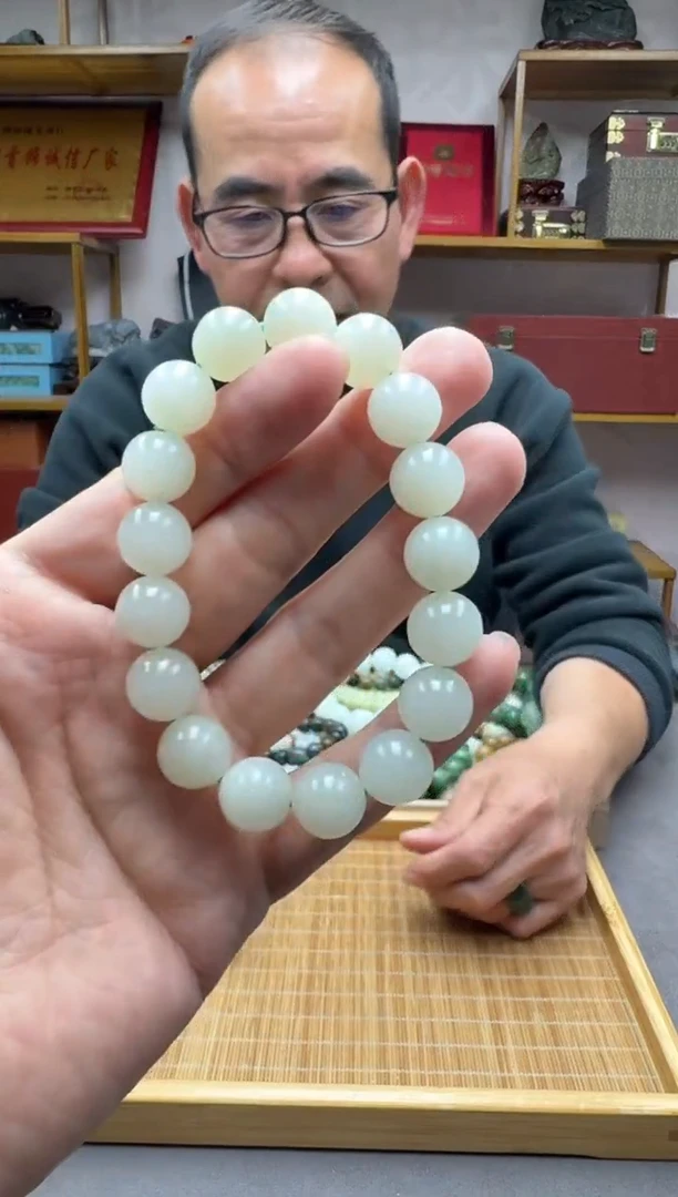 未镶嵌手链和田玉12且末高青白