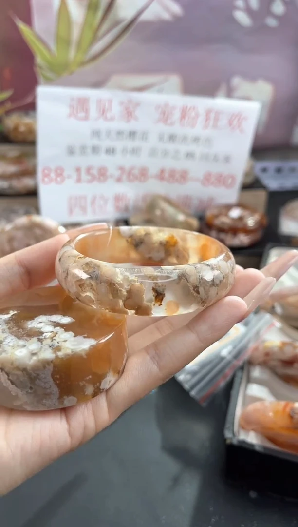 石英质玉手镯未镶嵌56