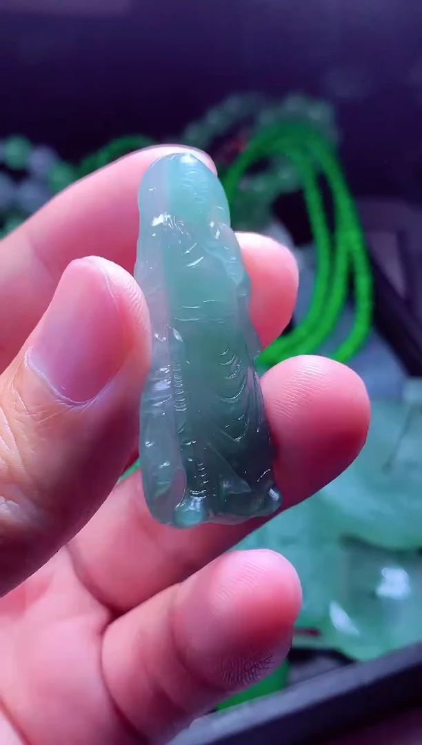 未镶嵌定制翡翠平***?翡翠毛货定制