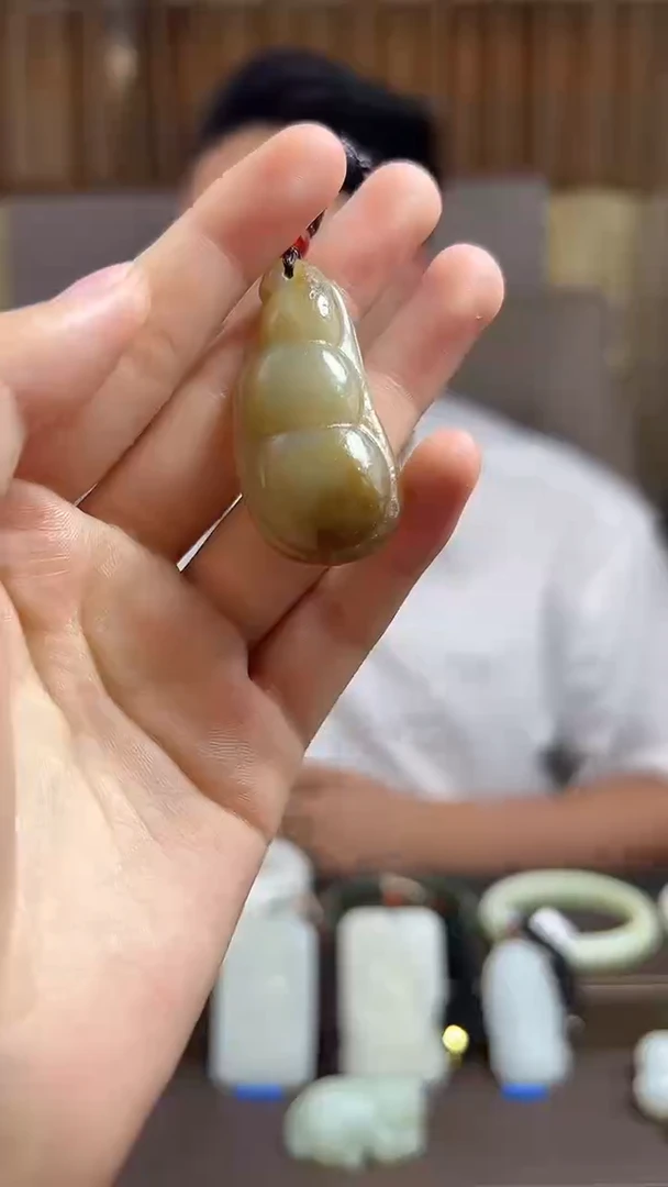 和田玉未镶嵌颈饰挂件