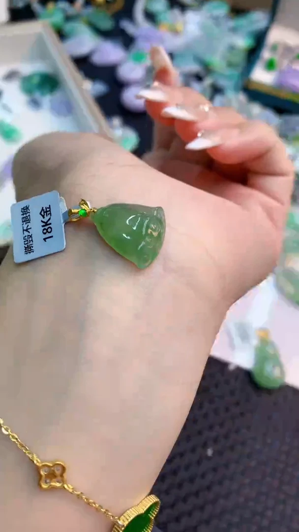 翡翠18K金镶嵌吊坠(不含链)1
